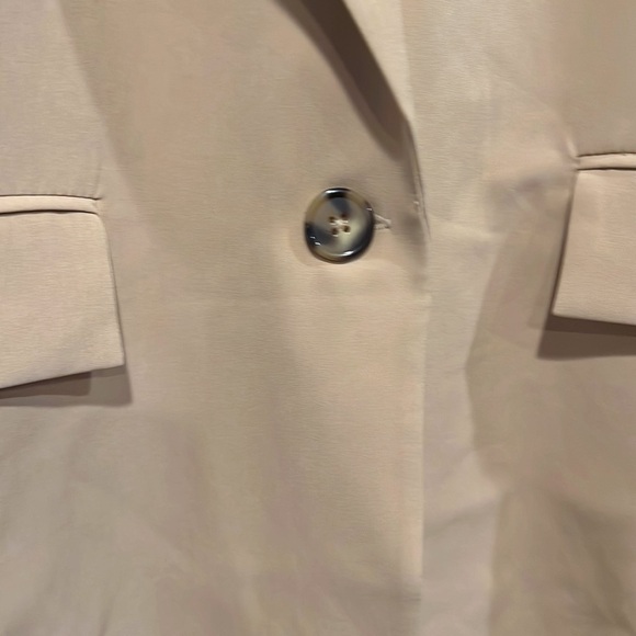 Trendy Plus Size Oversized Tan Blazer - Picture 5 of 9